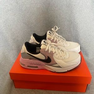 Nike air maxes
